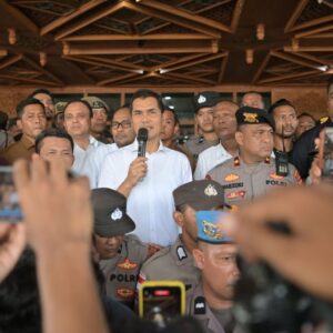 Sekda Aceh Nasir temui massa aksi JKA