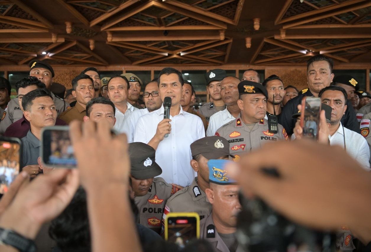 Sekda Aceh Nasir temui massa aksi JKA